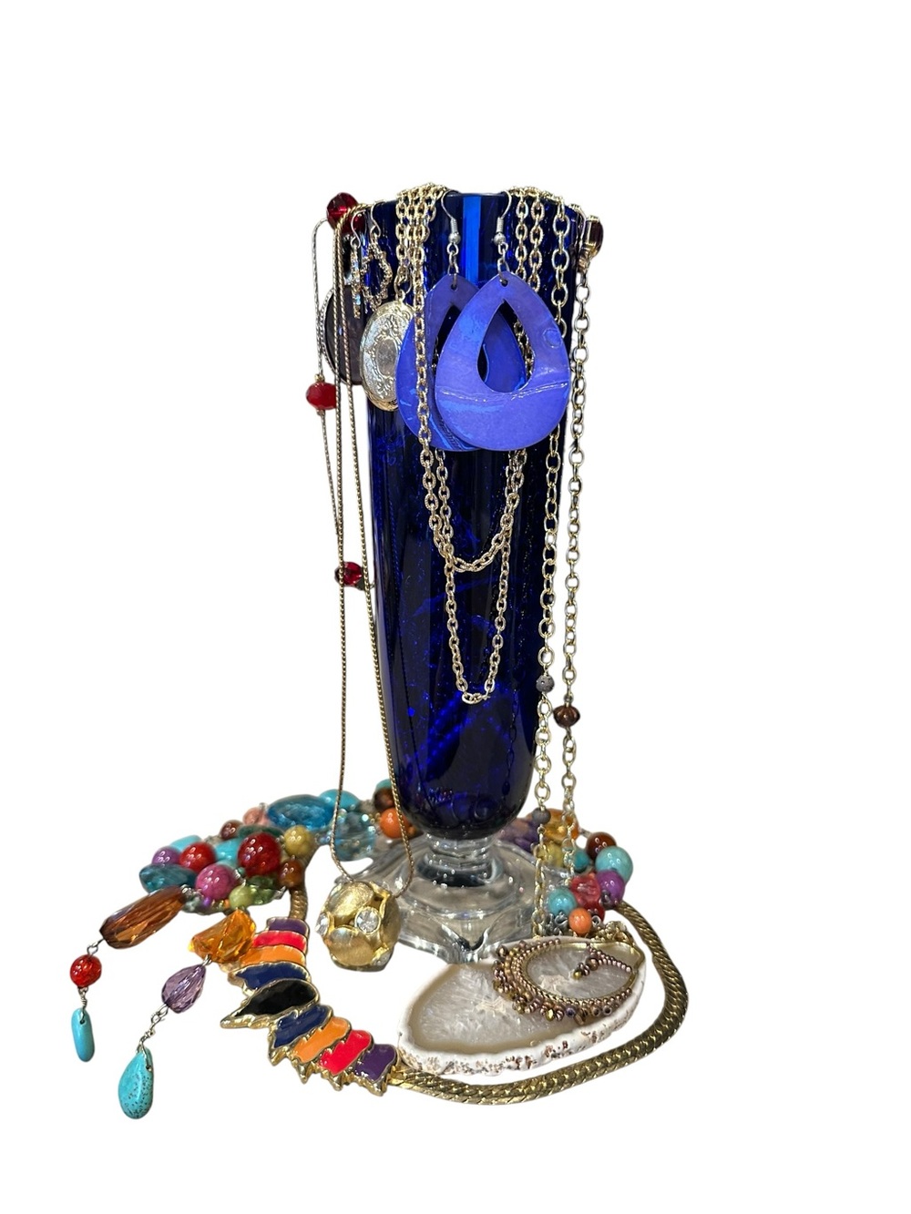 Estate to now Mixed Color Vintage Jewelry Lot with Cobalt Blue Vase Display full - Picture 5 of 12